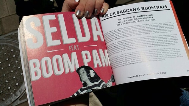 Biz onu çok dinlemiyoruz belki ama Avrupa'da Selda Bağcan için bildiğin sıra oluyorlar.