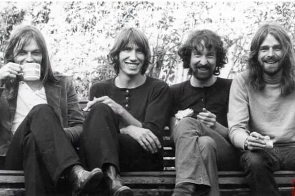 48. “Pink Floyd artık bitti”