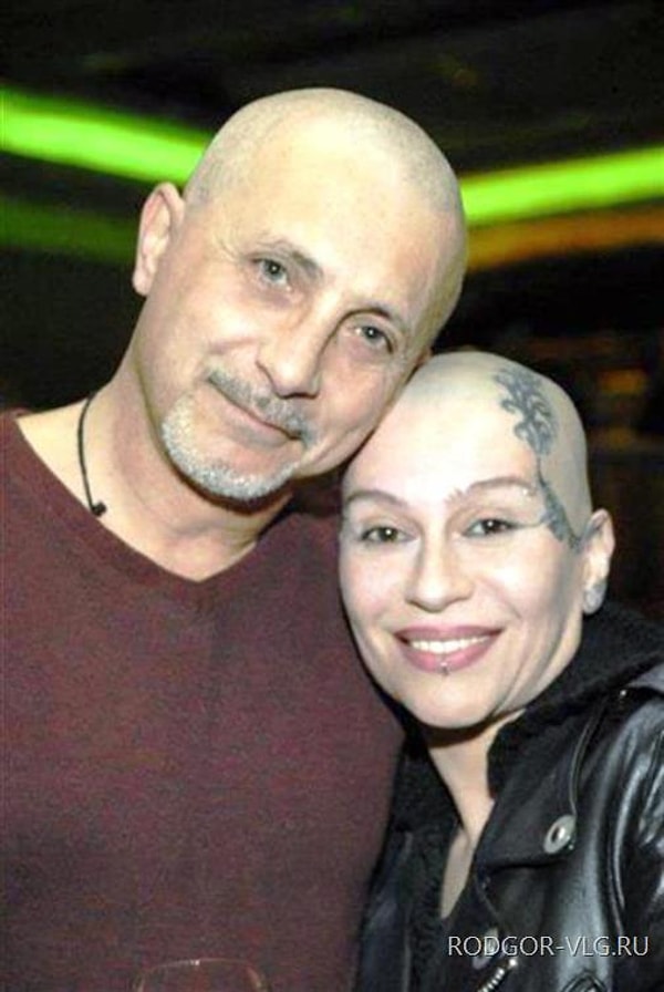 8. Супруг Закировой рассказывает о том, что когда-то именно он был кормильцем в семье и работал на трех работах, чтобы обеспечить семью