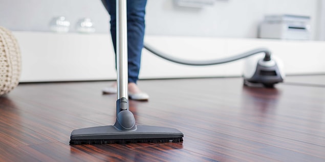 8. ABD evlerindeki elektrikli süpürgeler yılda toplam kaç kez çalıştırılıyordur?