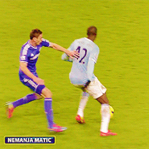 Defansın önünde şüphesiz Chelsea'nin yıldızı Nemanja Matiç yedeği de Mehmet Topal.
