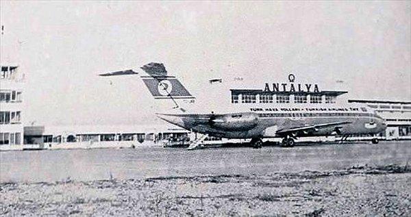 1954 –Antalya Havaalanı’nın ilk pisti açıldı.