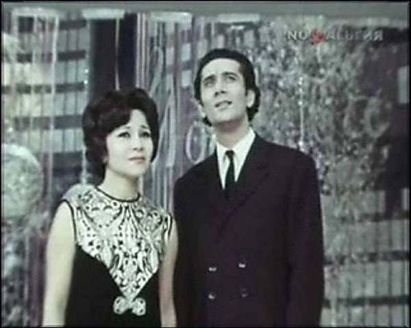 3. Отец, Пулат Мордухаев, - ударник в музыкальном коллективе, а мать, Луиза Закирова, - эстрадная певица