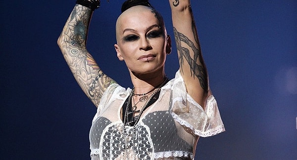 20. После завершения конкурса, Наргиз, своей экстраординарной внешностью и сильным вокалом, завоевала сердца российских зрителей