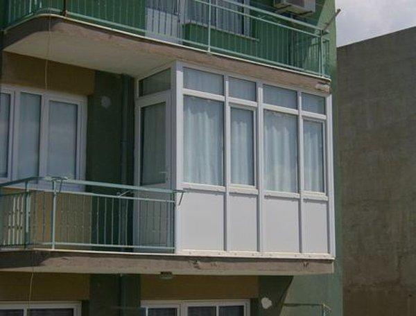 5. "Hanım, şu balkonu iyi ki kapattık, turşu bidonu ve küçük tüp buraya harika oldu" düşüncesiyle camekanlanmış balkon