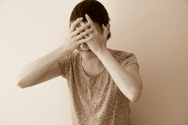 4. «Говорят, что студенческие годы – лучшее время в жизни, но что, если это не так? Что если ваша депрессия и социофобия настолько сильны, что вы просто не можете наслаждаться ничем?»