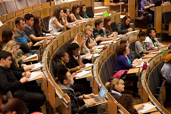 13. «Я никогда не думала, что универ так выматывает эмоционально. У меня диагностировали депрессию и тревожность. Университет – это весело, говорили они»