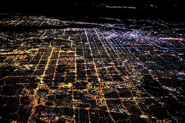 15. А вид многомиллионного ночного города просто захватывает дух!