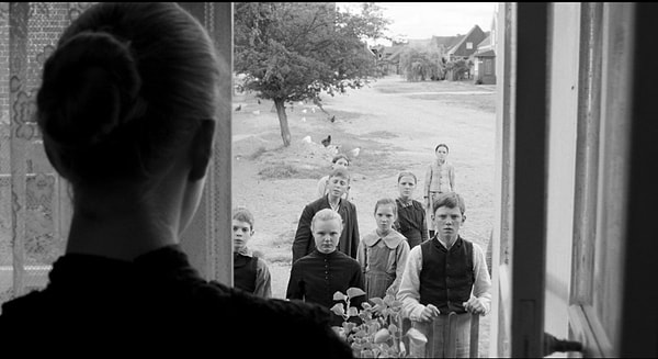 8. Белая лента (2009). Фильм М. Ханеке.