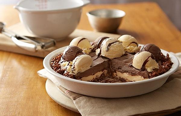 12. Çikolatalı tart olur da dondurmalı tart olmaz mı ya!