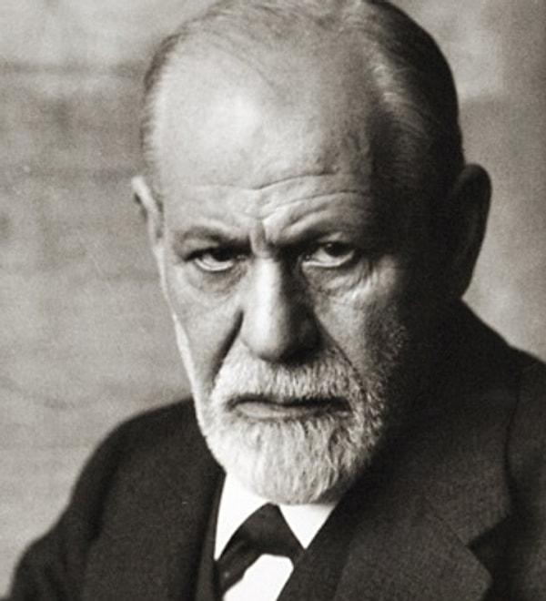 Psikoloji biliminin yapıtaşlarından olan Sigmund Freud'un çocuk ve ebeveyn ilişkilerini farklı açılardan ve farklı yöntemlerle incelediğini biliyoruz.