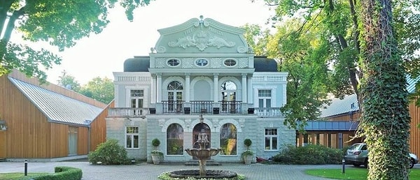 2. Пугачева и ее дети остановились в одной из самых шикарных вилл в Юрмале, на вилле под названием «Марта»