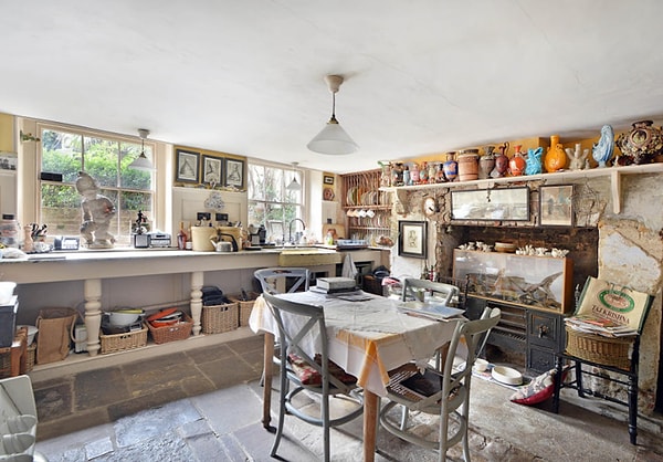 4. Некоторым предметам здесь более 200 лет: на кухне, например, находится железная плита 18 века