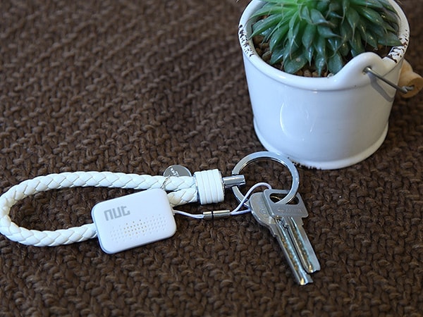 5. Nut Mini Tracker - брелок-непотеряйка