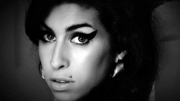 Artık Amy Winehouse'un konserleri sadece hayranların yuhalamaları ve protestolarıyla geçiyordu.