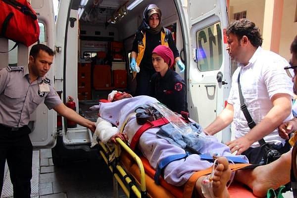 Saldırıda yaralananlar, ambulanslarla hastaneye kaldırıldı
