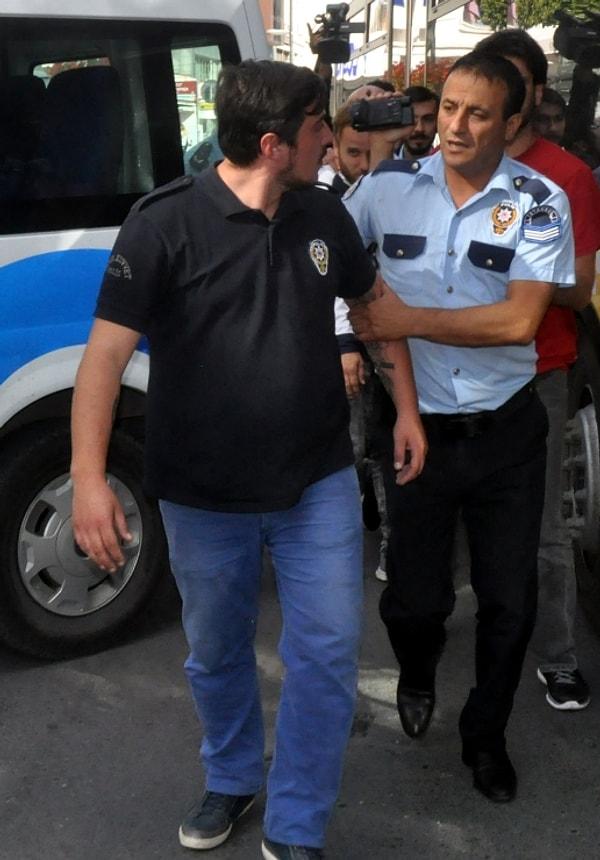 Kılıçdaroğlu’nun aracına saldırınca gözaltına alınan Ezer’in polis yakını olmadığı, ayrıca uyuşturucu bulundurmak ve adam yaralamadan sabıkası olduğu öğrenildi
