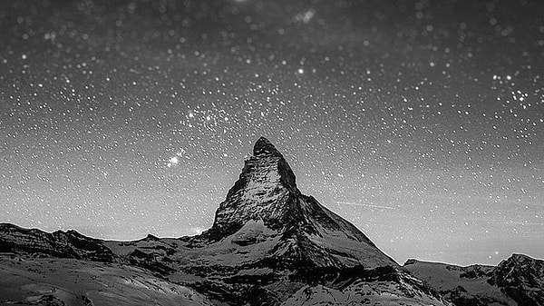 10. Как называется расстройство узнавания частей собственного тела, оценки локализации их относительно друг друга?