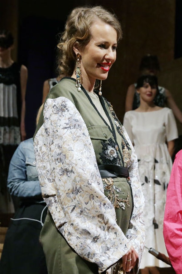 1. Возможность беременности Ксения обсуждается еще с открытия выставки Льва Бакста