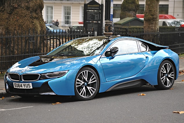 10. Son sorumuz güncel bir soru. Elektrikli motor ve güçlü bir benzinli motorun kombinasyonu BMW i8'in 0-100 km/sa hızlanması kaç saniyedir?