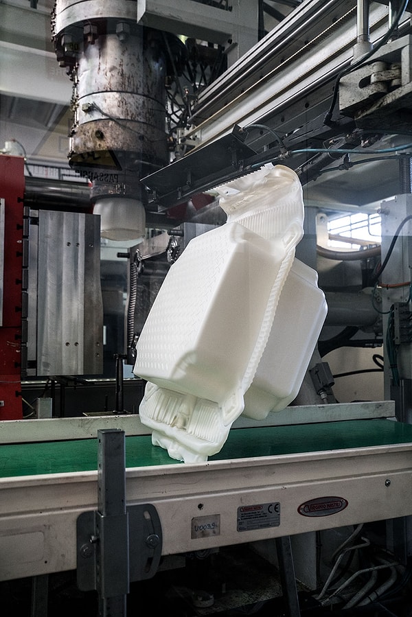 7. "Здесь не будет билетов, владельцев и бронирования"