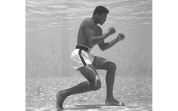 Ali sadece dünyanın gelmiş geçmiş en iyi sporcularından değildi.