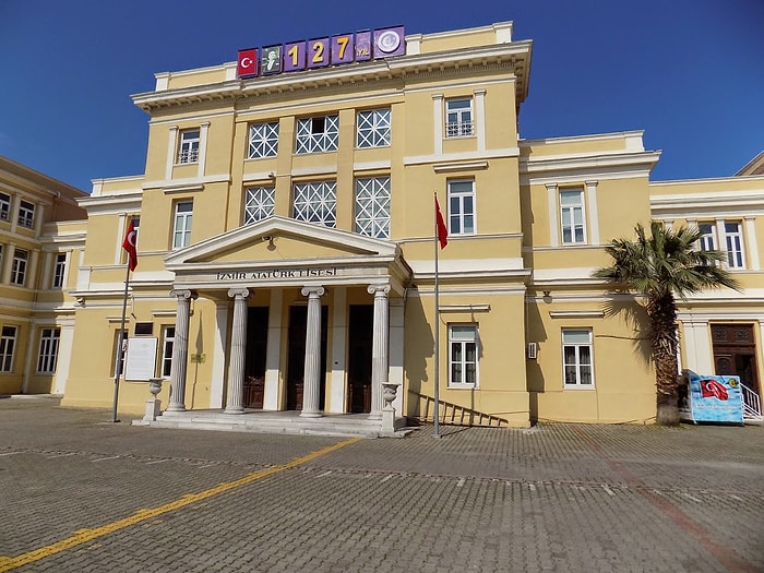 Liselilerin Protesto Dalgası Büyüyor: İzmir Atatürk, Bakırköy ve Beyoğlu Anadolu da Bayrak Açtı