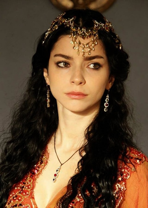 Nurbanu Sultan / Merve Boluğur