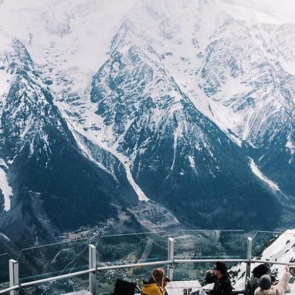 1. Le Panoramic | Mont Blanc eteklerindeki Chamonix kasabası, Fransa.
