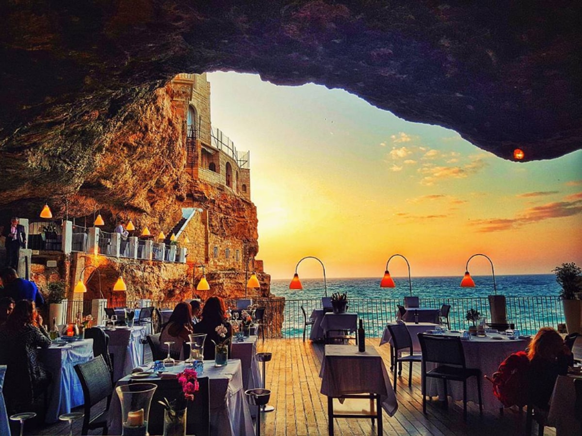 Grotta Palazzesse Restaurant, Италия