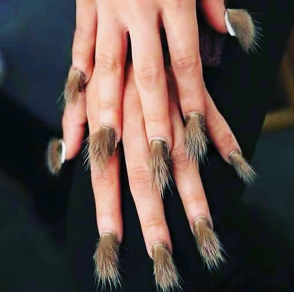 13. Иногда ты думаешь, что у тебя вот-вот появятся такие "модные" ноготки: