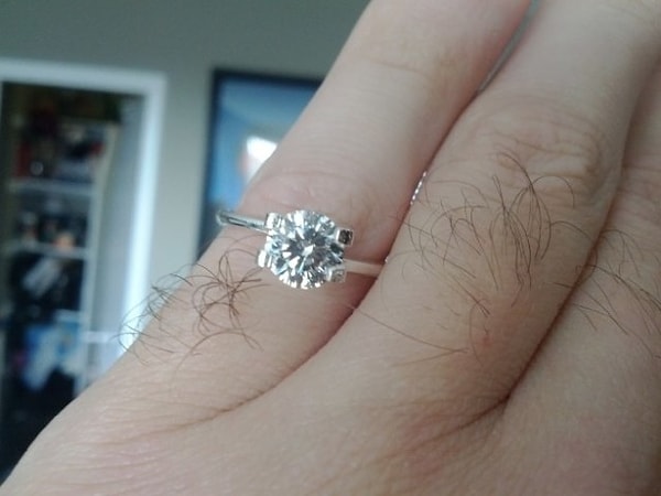 18. Твои мечты получить обручальное кольцо разбиваются о волосатые скалы реальности