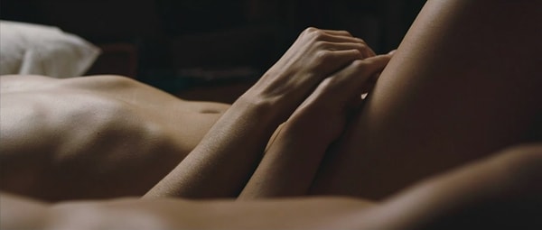 4. «Мне нравится, когда он использует руки во время прелюдии»