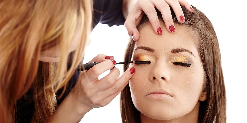 Угадай, какая из этих девушек БЕЗ макияжа