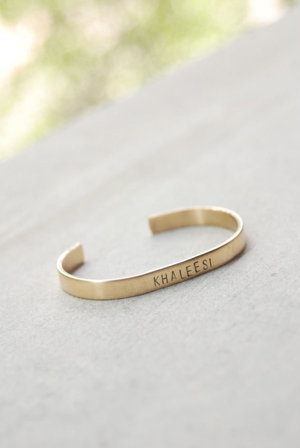 6. Браслет, говорящий сам за себя