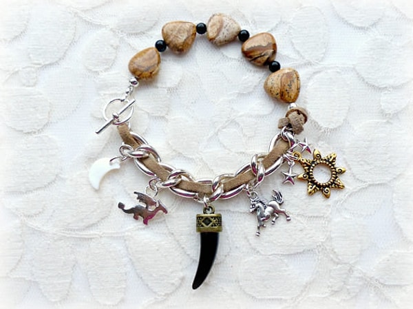 12. Браслет-шарм, имеющий собственную историю