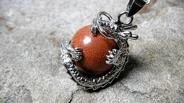 15. Дракончик, обвивший авантюрин