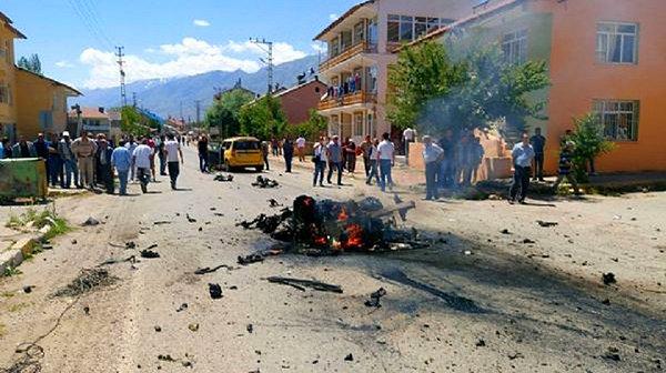 1. Ovacık'ta Bombalı Araçla Saldırı: 3'ü Ağır 9 Yaralı