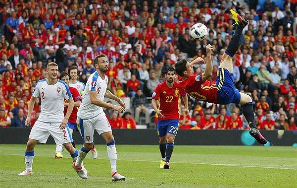 81' İspanya mutlak goller kaçırıyor