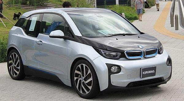 5. BMW'nin şehir hayatı için tasarlanmış, eDrive özellikli, sürdürülebilir, 0 emisyonlu aracı aşağıdakilerden hangisidir?