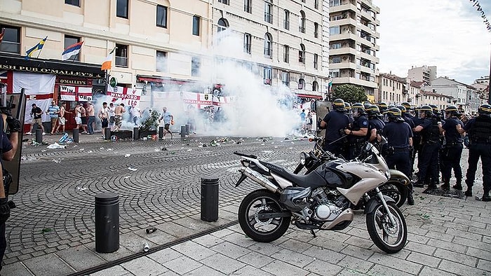 Fransa'da İki İngiliz Taraftara Hapis Cezası