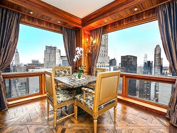Mülkten konu açılmışken, 2015’te Manhattan’daki Trump Kuleleri’nden bir daireye 18.5 milyon dolar harcadığı iddia ediliyor.
