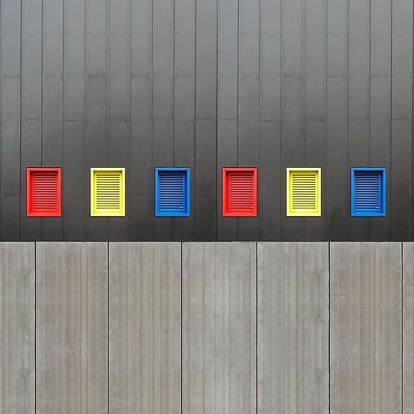 13. «Красный, жёлтый и синий»