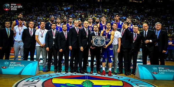 Anadolu Efes'in şampiyonluk hasreti 7 sezona çıktı.