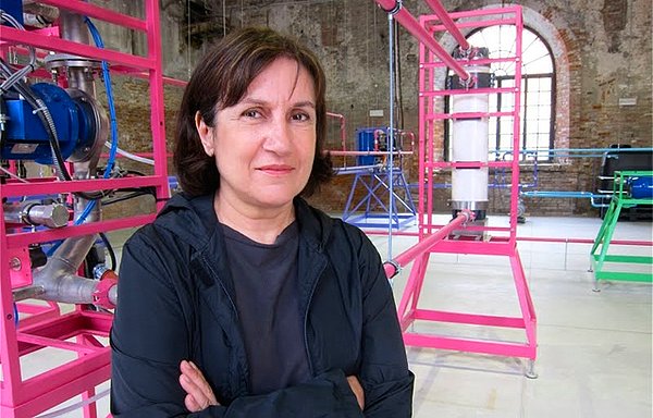 1. Ayşe Erkmen