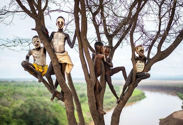 19. Дети с разрисованными лицами, Эфиопия