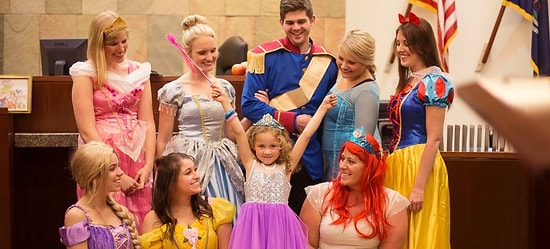 5-ти летняя девочка и принцессы Диснея на слушании по опеке