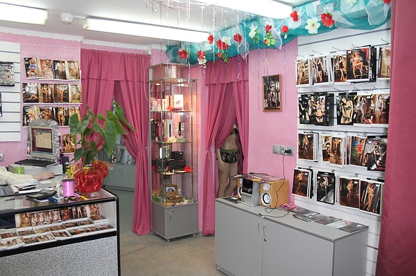 10. Не стыдитесь того, что вы посетили секс-шоп