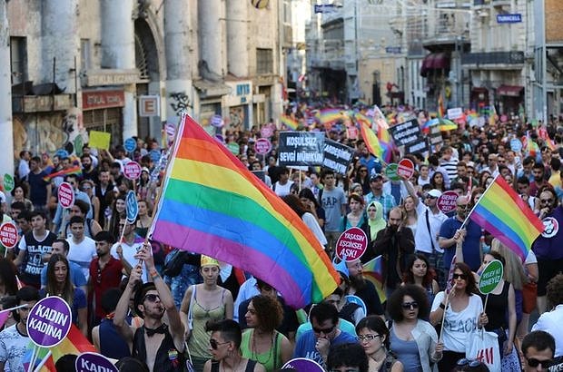 Lgbti Onur Yuruyusu Ne Karsi Cagri Onursuz Sapiklari Yurutmuyoruz