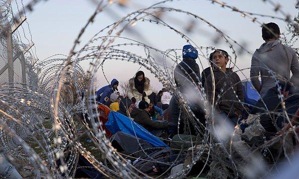 Göçmenler, anlaşmamanın korunma hakkını ihlal ettiğini savunuyor